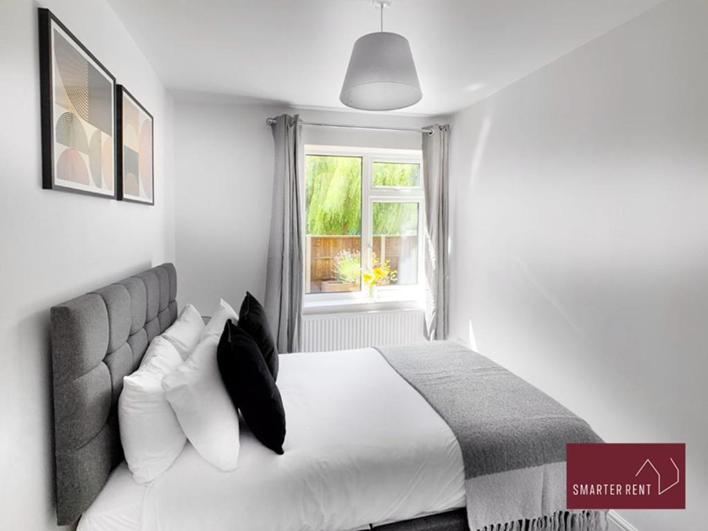 Sunninghill Village - 2 Bed - Parking And Garden Ascot  Exterior photo
